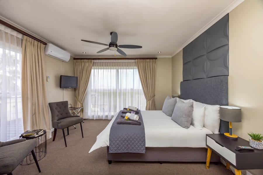 10 Bedroom Property for Sale in Plattekloof Western Cape